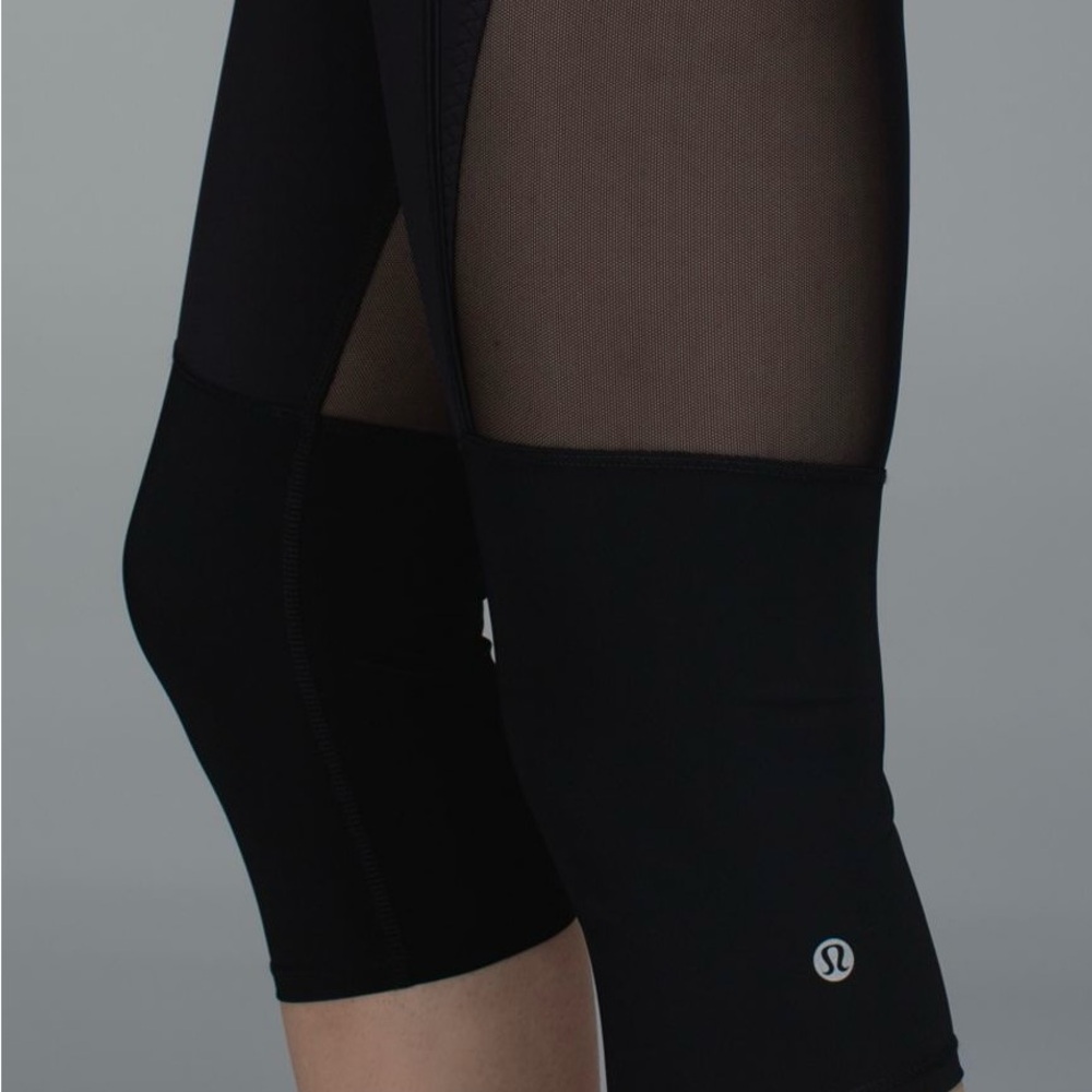 Lululemon Training Tough Crop in Black. Size 6. Never worn.